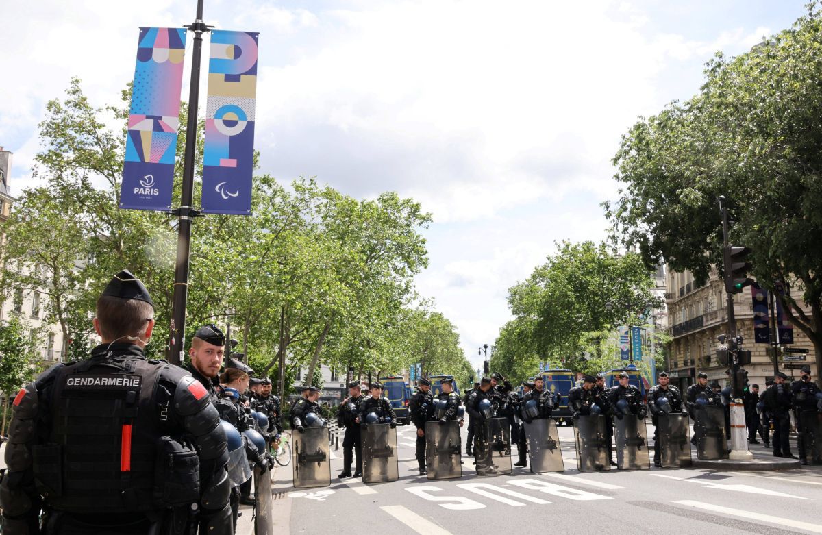 Parisul, ca sub ASEDIU: 45.000 de polițiști, trupe speciale, scafandri și elicoptere! Organizatorii Jocurilor Olimpice blindează orașul împotriva teroriștilor: embargo aerian pe 150km!