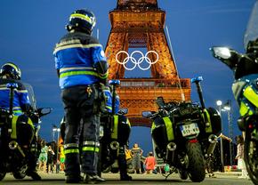 Parisul, ca sub ASEDIU: 45.000 de polițiști, trupe speciale, scafandri și elicoptere! Organizatorii Jocurilor Olimpice blindează orașul împotriva teroriștilor: embargo aerian pe 150km!
