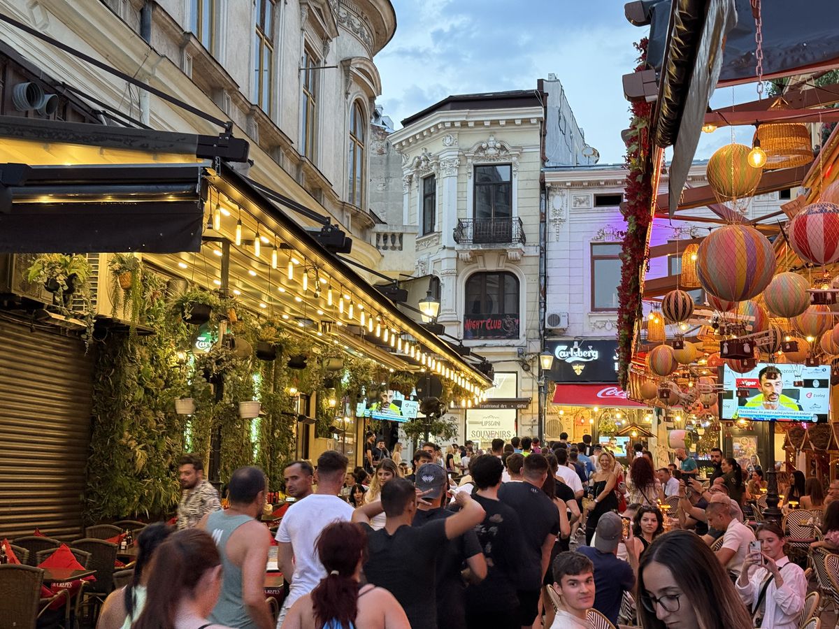 Shkendija – FCSB sau „Insula Iubirii”? Ce au preferat bucureștenii în Centrul Vechi