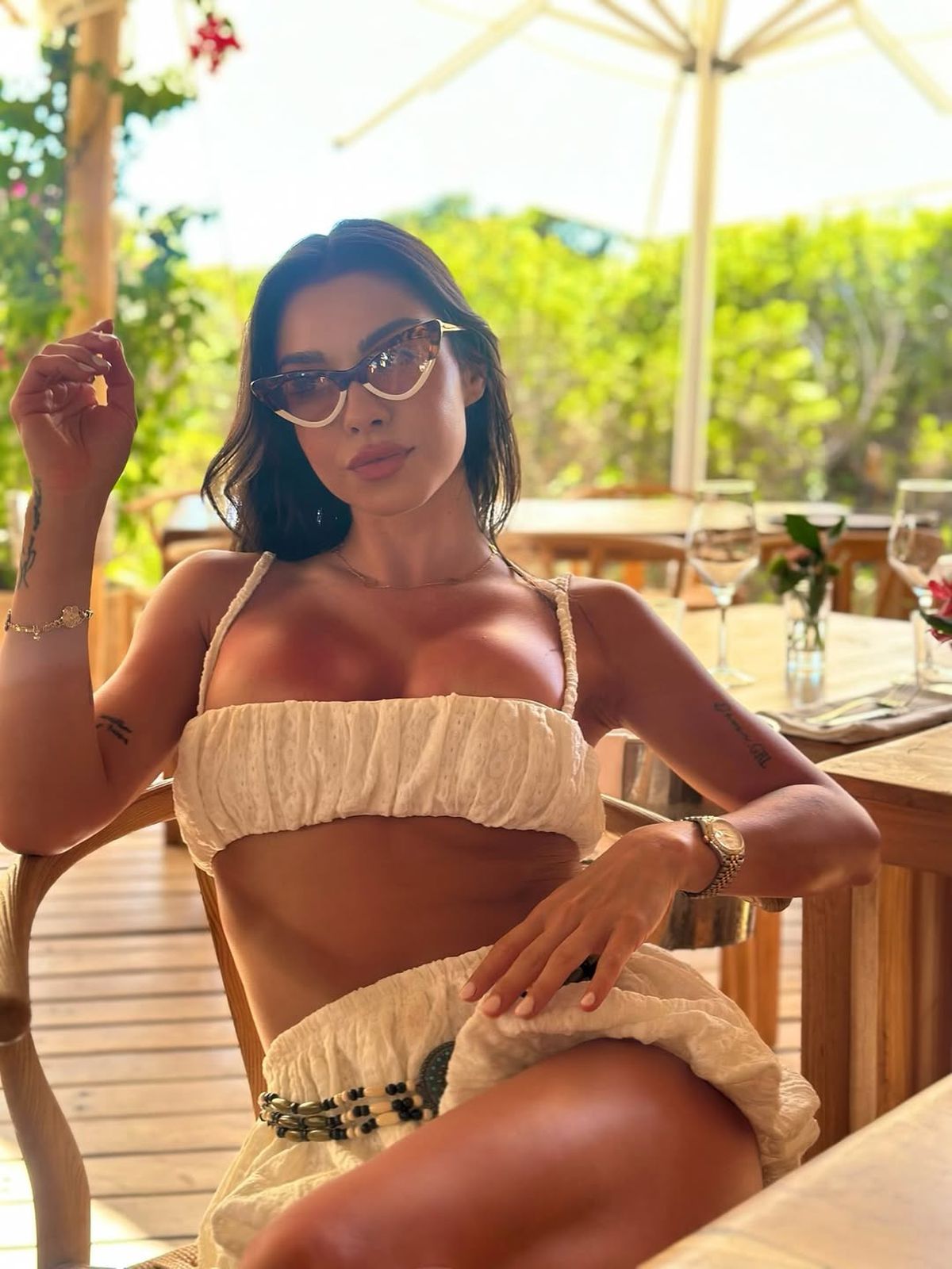 Surorile Mateuț au „incendiat” plaja în Ibiza: „Eres bonita, Nati”