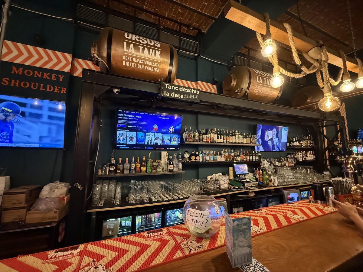 Shkendija – FCSB sau „Insula Iubirii”? Ce au preferat bucureștenii în Centrul Vechi