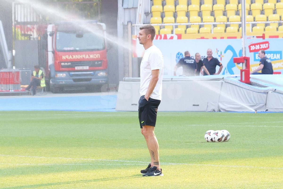 Reacția lui Mihai Stoica când a pășit pe gazonul de la Skopje: „Mamă...”