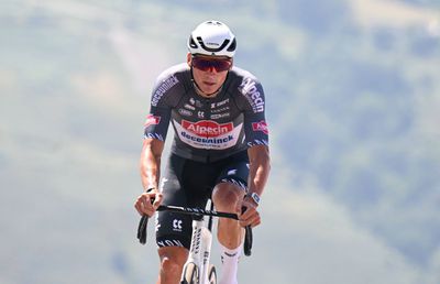 Un nou abandon în Turul Franței! Mathieu van der Poel, câștigătorul etapei secunde, împiedicat de o pneumonie să mai continue competiția