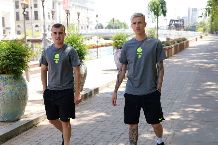 Mihai Toma și Octavian Popescu, înainte de Shkendija - FCSB // foto: Andrei Furnigă (GSP) Încă o rușine în Ligă! FCSB a pierdut și cu Shkendija: Târnovanu ține, pentru moment, echipa roș-albastră în Champions League!