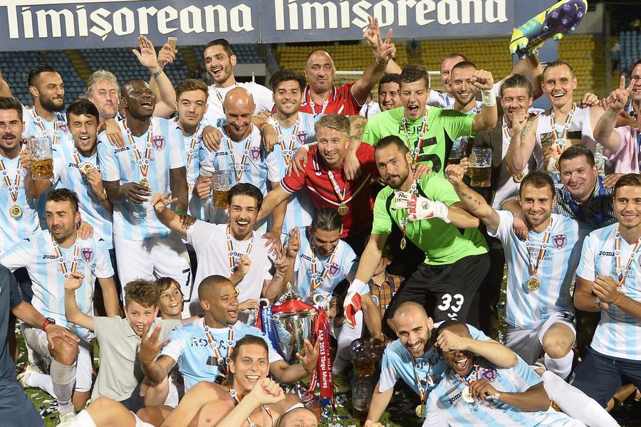 Supercupa pe care Dan Petrescu a câștigat-o cu ASA Tg. Mureș Rundă istorică: Dan Petrescu, la meciul 800 ca „principal” » Poate obține și victoria 200 în Superliga: „Eram nebun de atunci!”