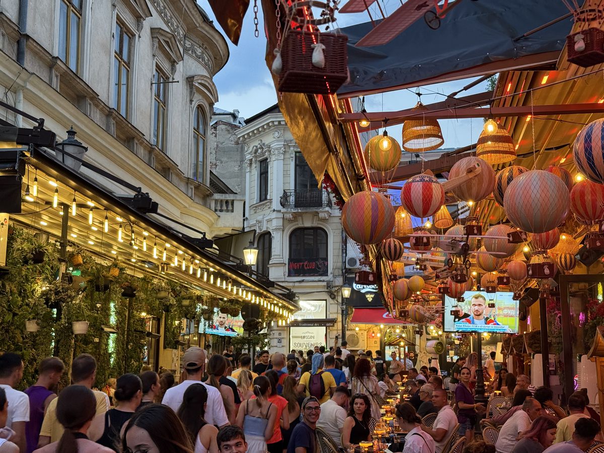 Shkendija – FCSB sau „Insula Iubirii”? » Care a fost raportul de forțe în Centrul Vechi din București: „Dă drumul la TV că începe!”
