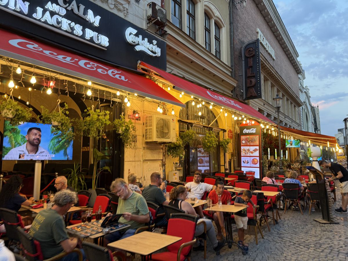 Shkendija – FCSB sau „Insula Iubirii”? Ce au preferat bucureștenii în Centrul Vechi