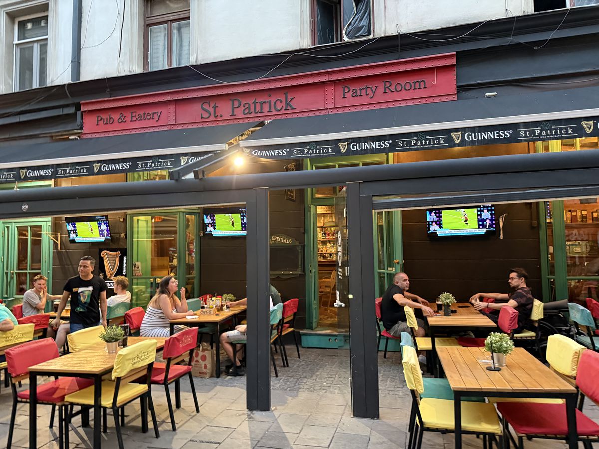 Shkendija – FCSB sau „Insula Iubirii”? » Care a fost raportul de forțe în Centrul Vechi din București: „Dă drumul la TV că începe!”