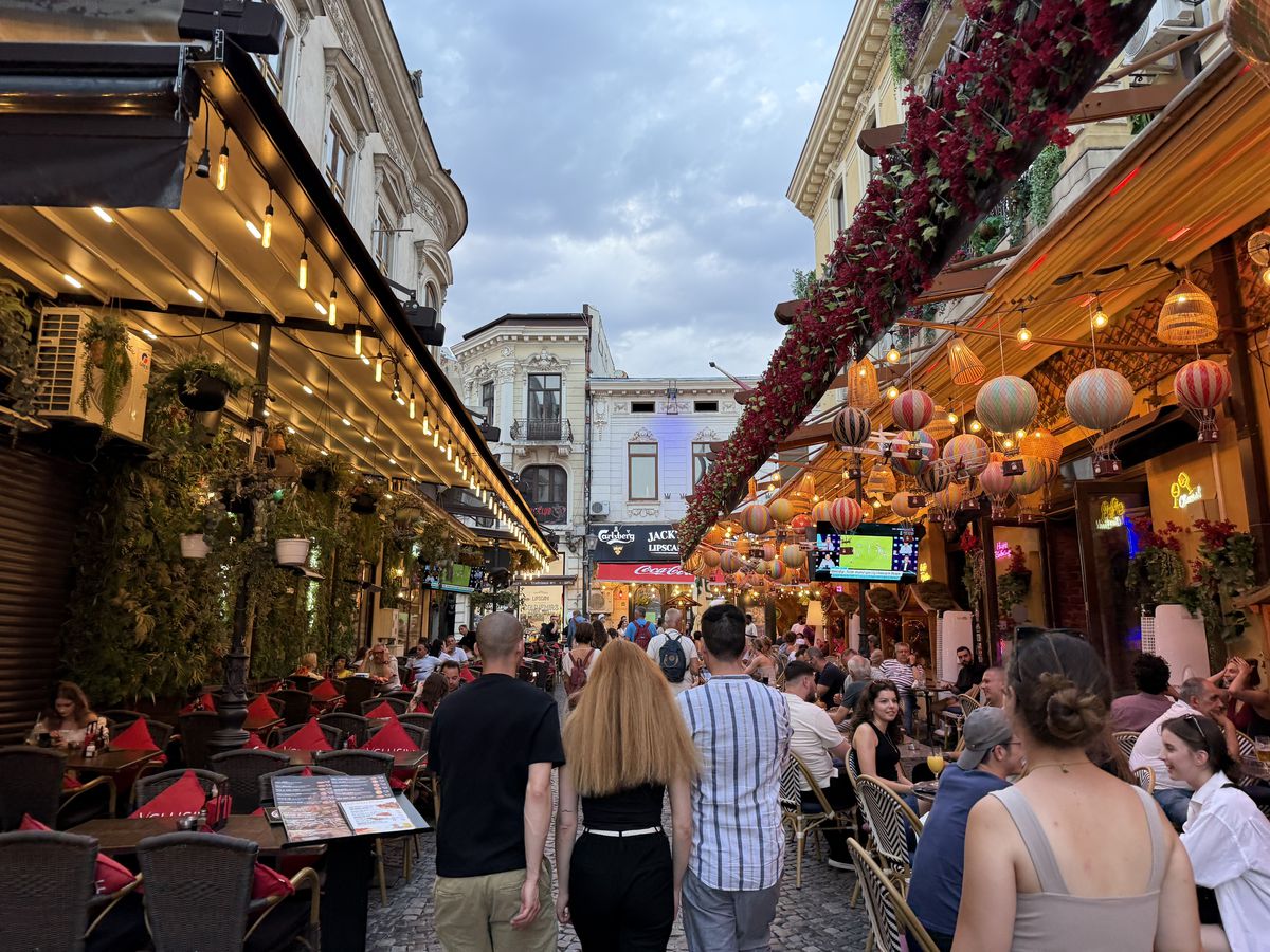 Shkendija – FCSB sau „Insula Iubirii”? » Care a fost raportul de forțe în Centrul Vechi din București: „Dă drumul la TV că începe!”