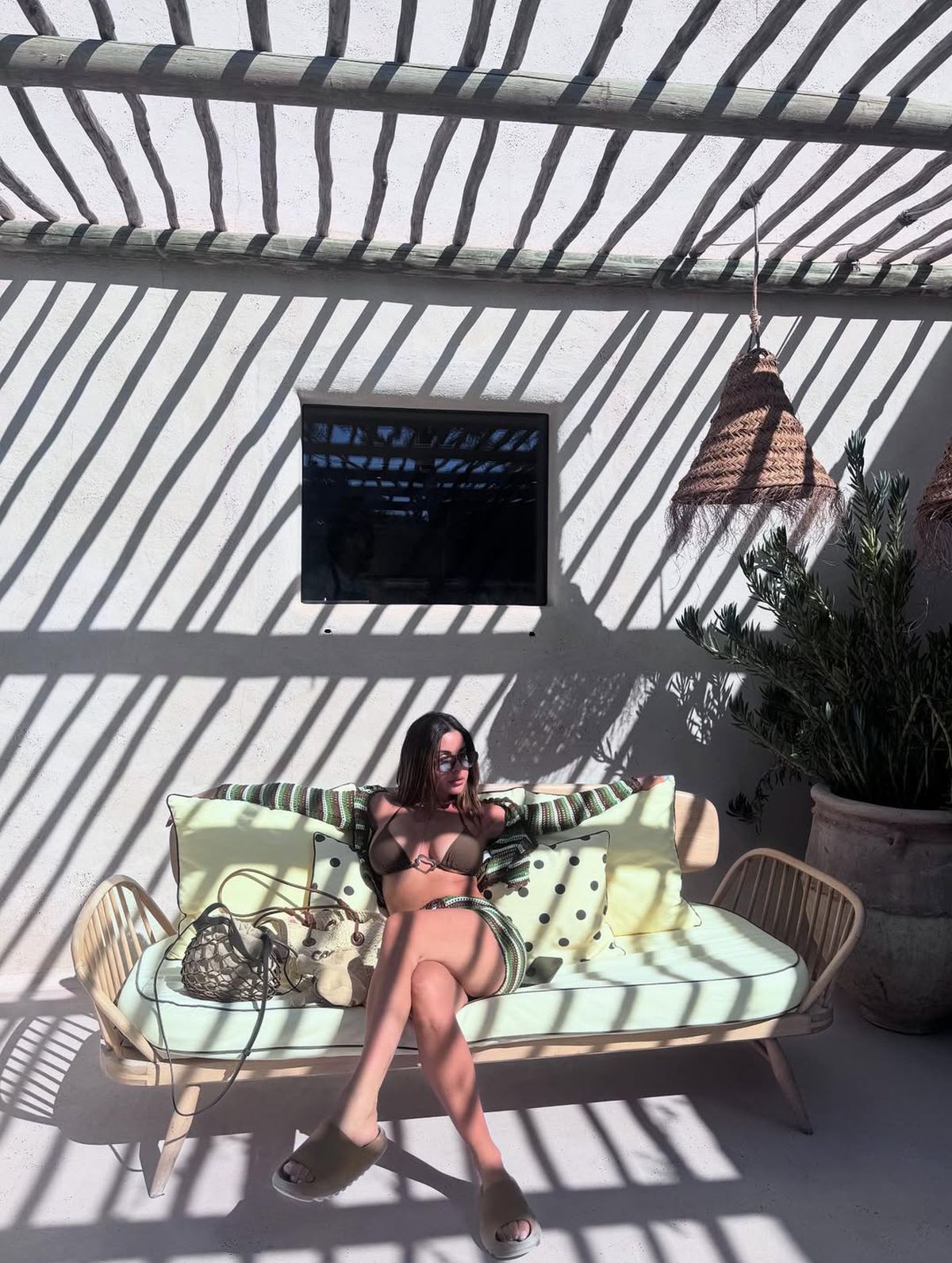 Surorile Mateuț au „incendiat” plaja în Ibiza: „Eres bonita, Nati”