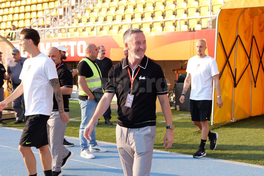Mihai Stoica / Fotbaliștii au ajuns la stadion pentru Shkendija - FCSB  /  FOTO: Andrei Furnigă (GSP.ro)