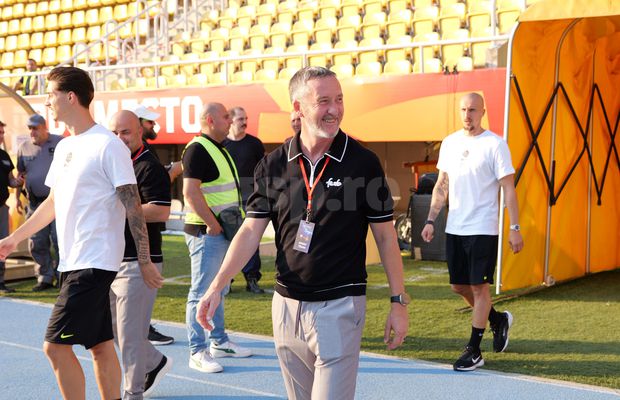 Reacția lui Mihai Stoica când a pășit pe gazonul de la Skopje: „Mamă...”