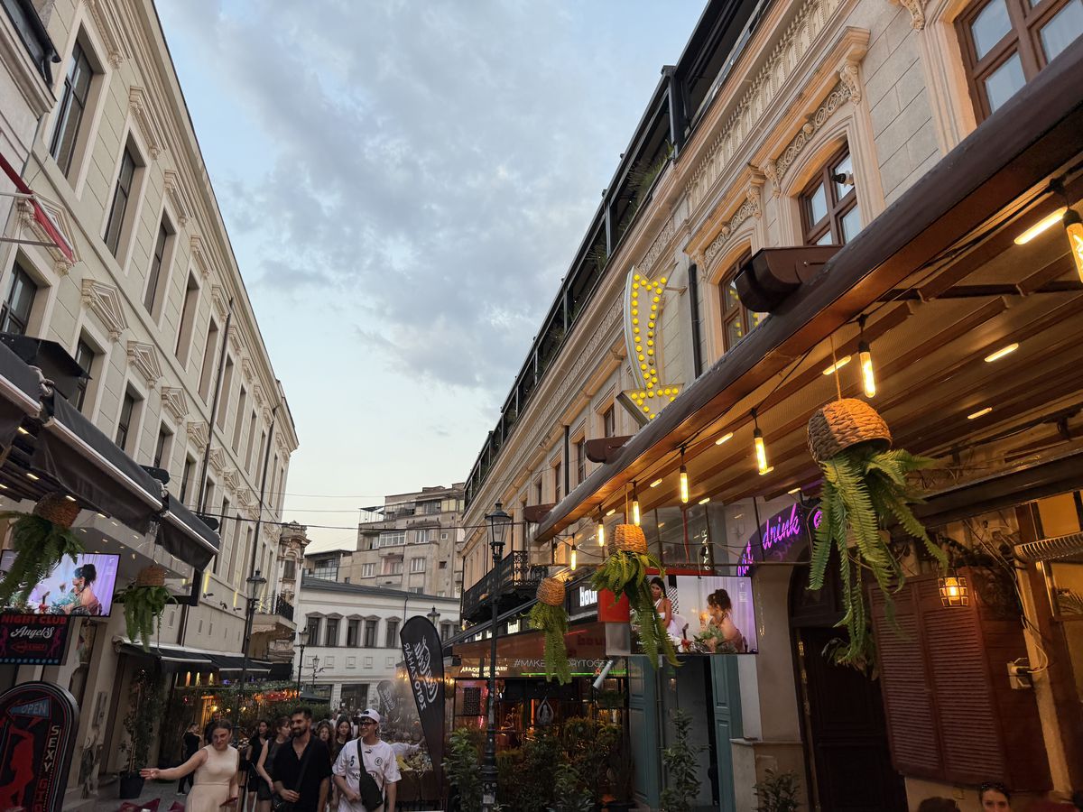 Shkendija – FCSB sau „Insula Iubirii”? Ce au preferat bucureștenii în Centrul Vechi