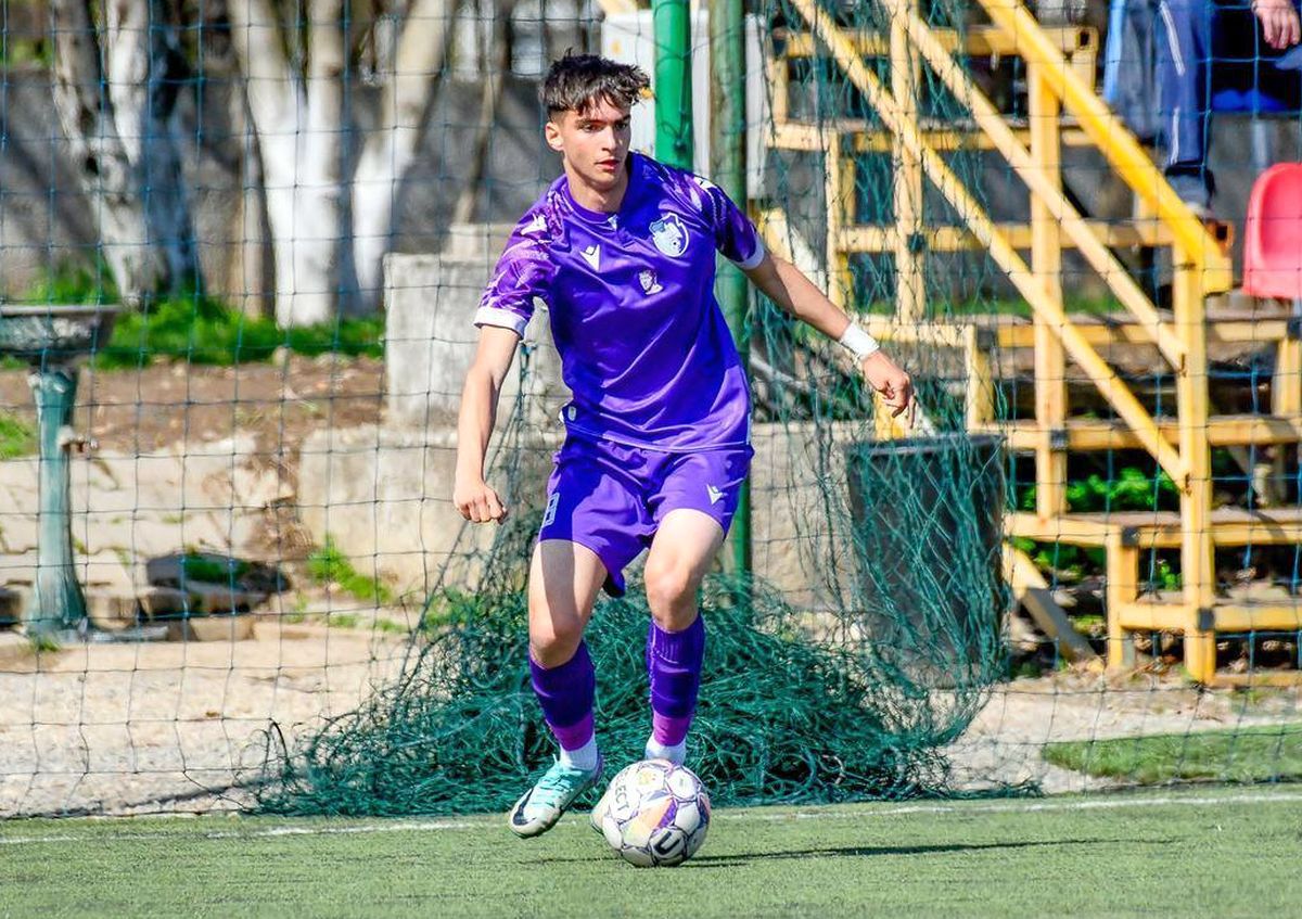 Recordmenul etapei » Elevul de clasa a zecea care a debutat în Superligă la 15 ani: „Nu e întâmplător”