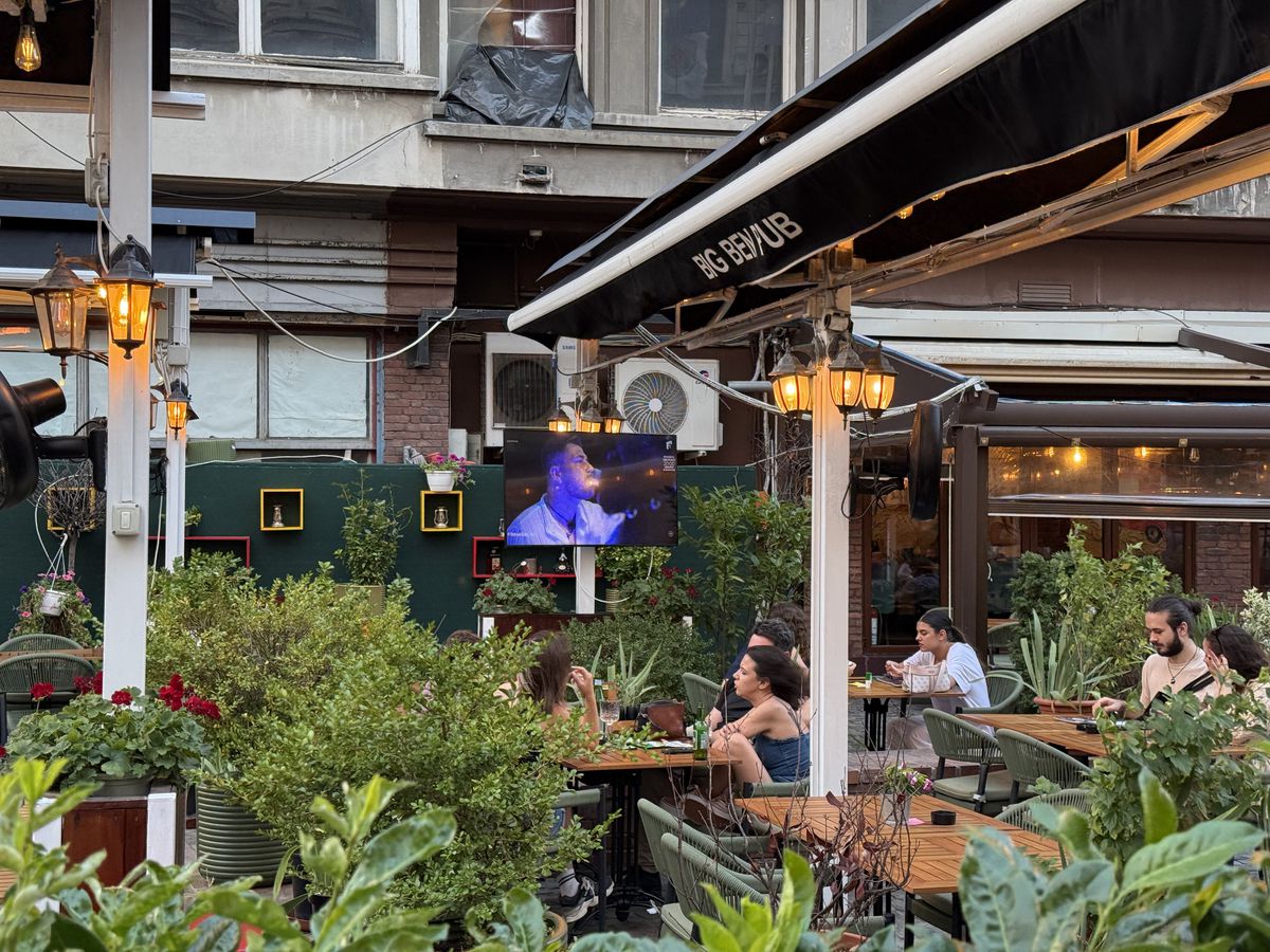 Shkendija – FCSB sau „Insula Iubirii”? Ce au preferat bucureștenii în Centrul Vechi