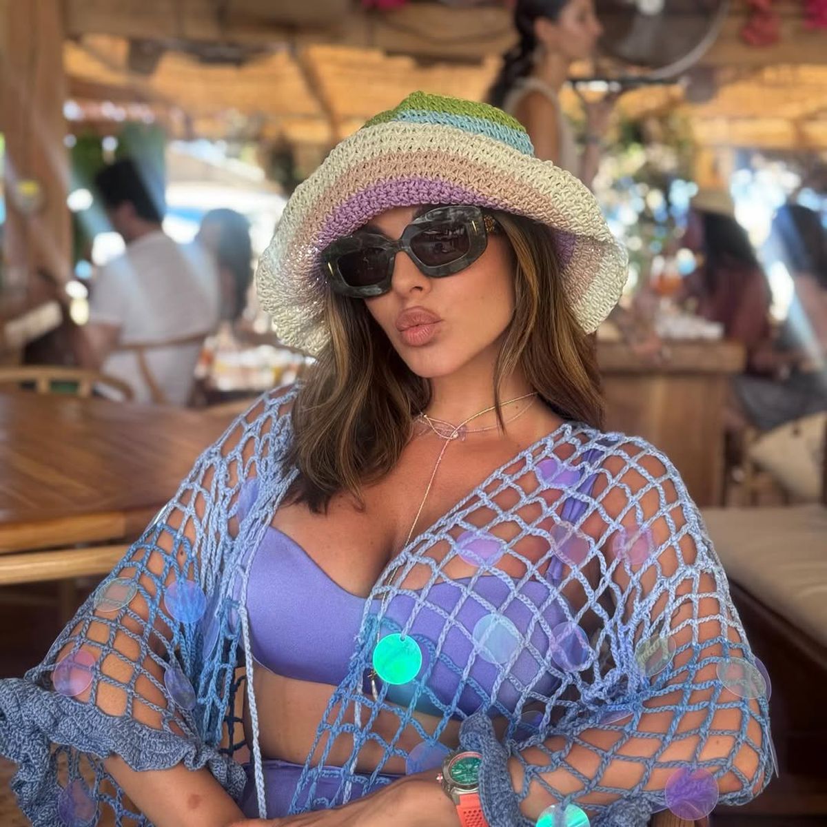 Surorile Mateuț au „incendiat” plaja în Ibiza: „Eres bonita, Nati”