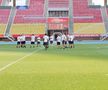 Fotbaliștii au ajuns la stadion pentru Shkendija - FCSB  /  FOTO: Andrei Furnigă (GSP.ro)