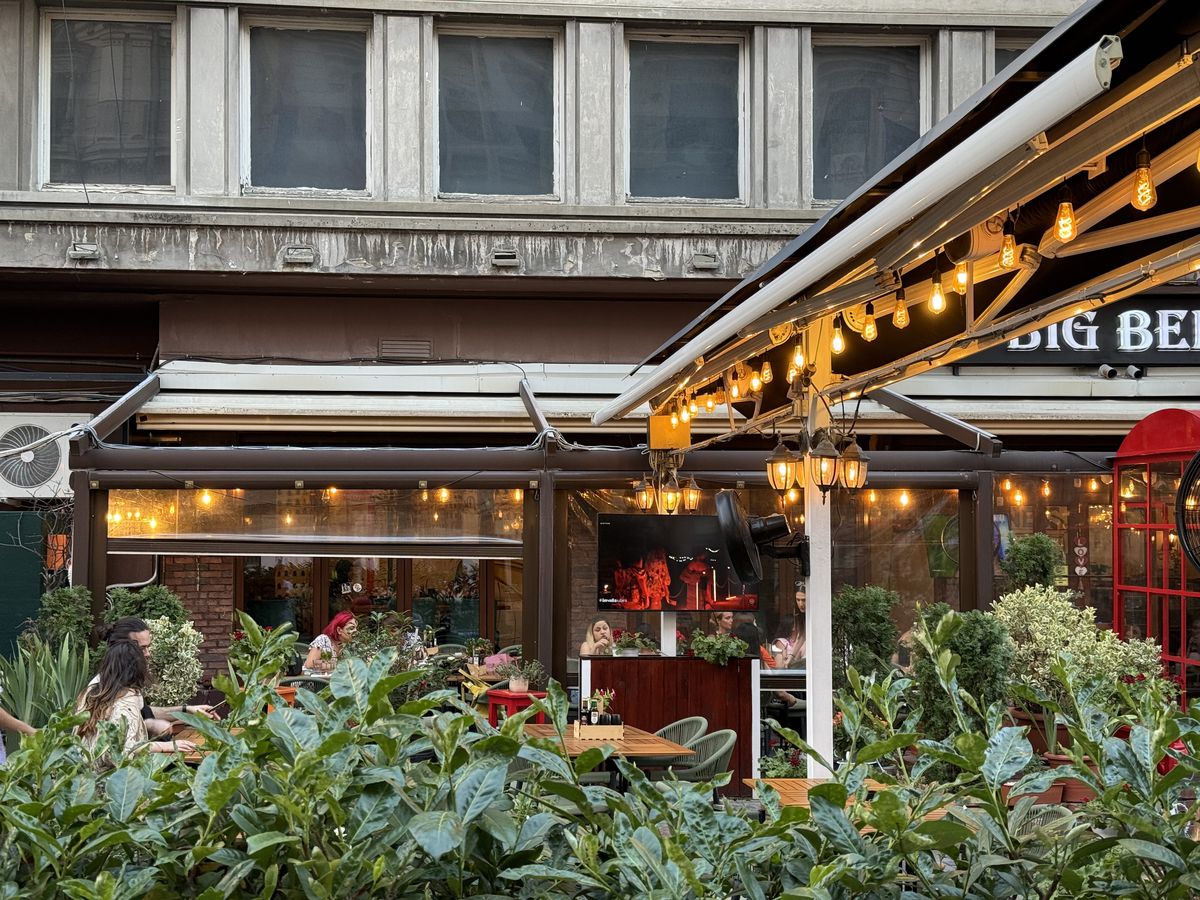 Shkendija – FCSB sau „Insula Iubirii”? Ce au preferat bucureștenii în Centrul Vechi