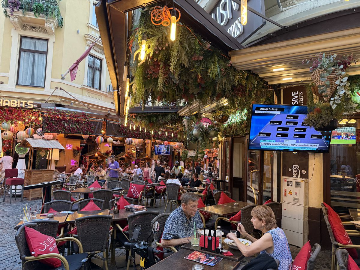 Shkendija – FCSB sau „Insula Iubirii”? » Care a fost raportul de forțe în Centrul Vechi din București: „Dă drumul la TV că începe!”