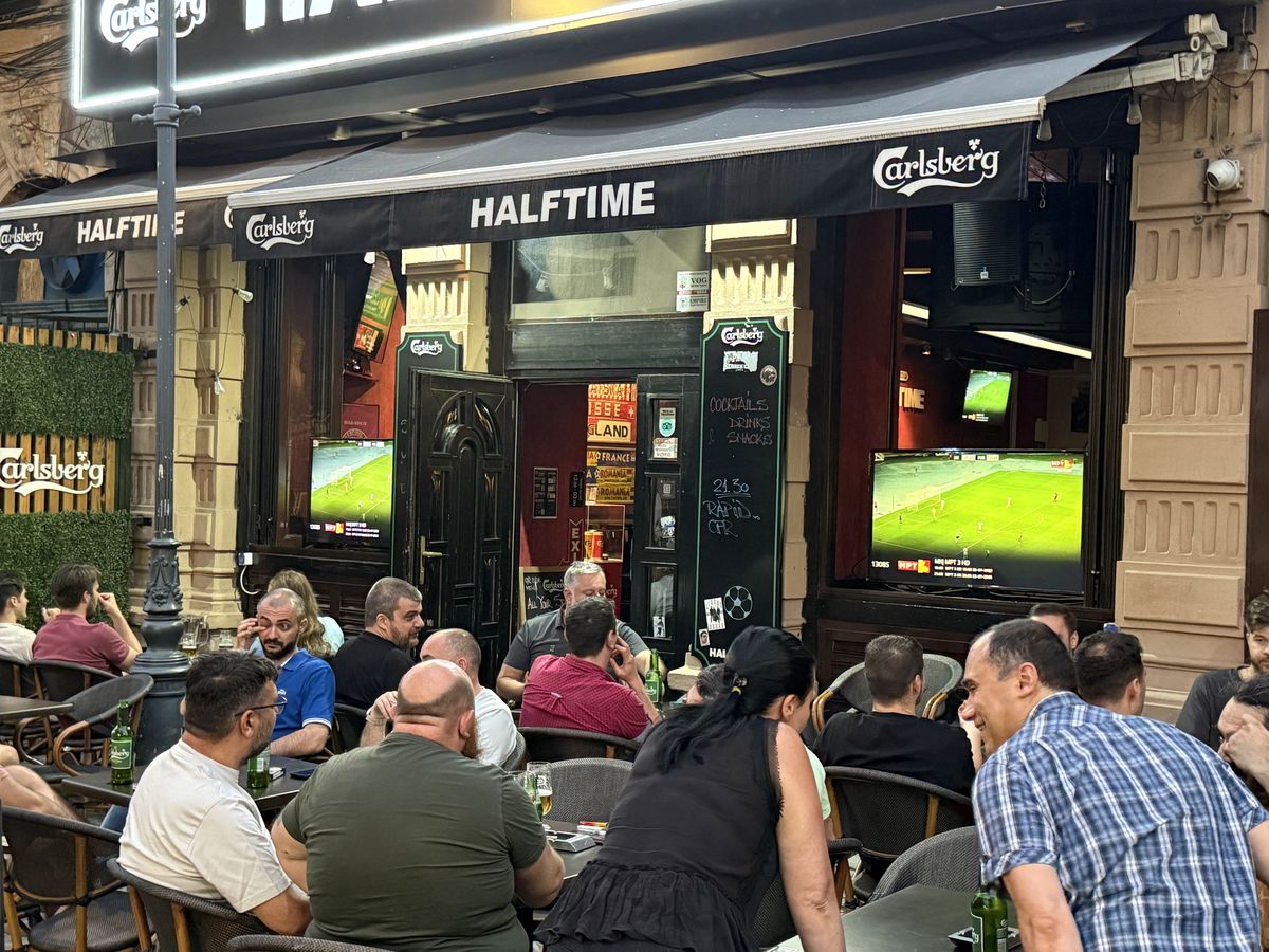 Shkendija – FCSB sau „Insula Iubirii”? Ce au preferat bucureștenii în Centrul Vechi