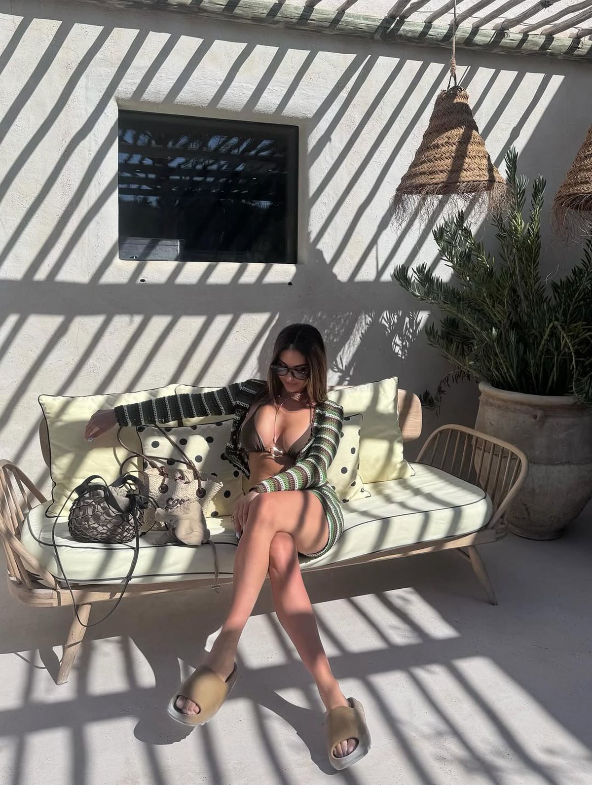 Surorile Mateuț au „incendiat” plaja în Ibiza: „Eres bonita, Nati”