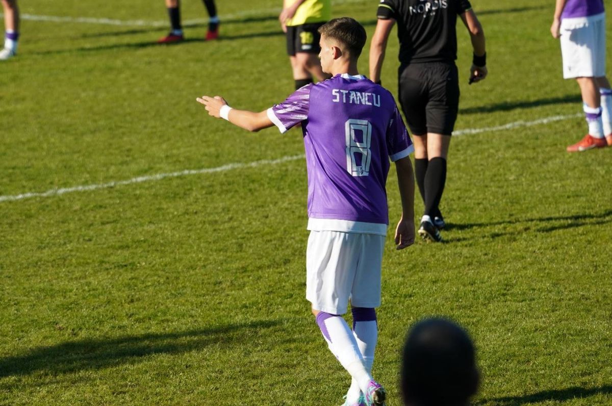 Recordmenul etapei » Elevul de clasa a zecea care a debutat în Superligă la 15 ani: „Nu e întâmplător”