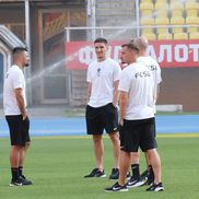 Fotbaliștii au ajuns la stadion pentru Shkendija - FCSB  /  FOTO: Andrei Furnigă (GSP.ro)