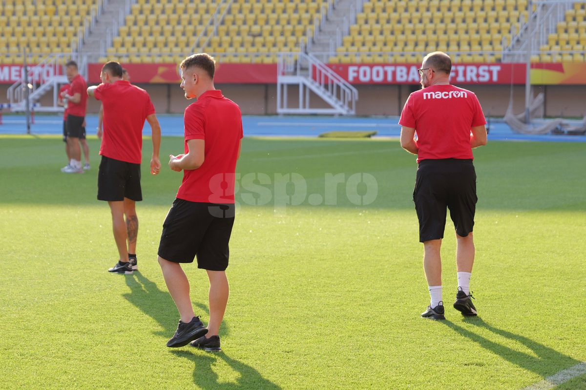 Reacția lui Mihai Stoica când a pășit pe gazonul de la Skopje: „Mamă...”