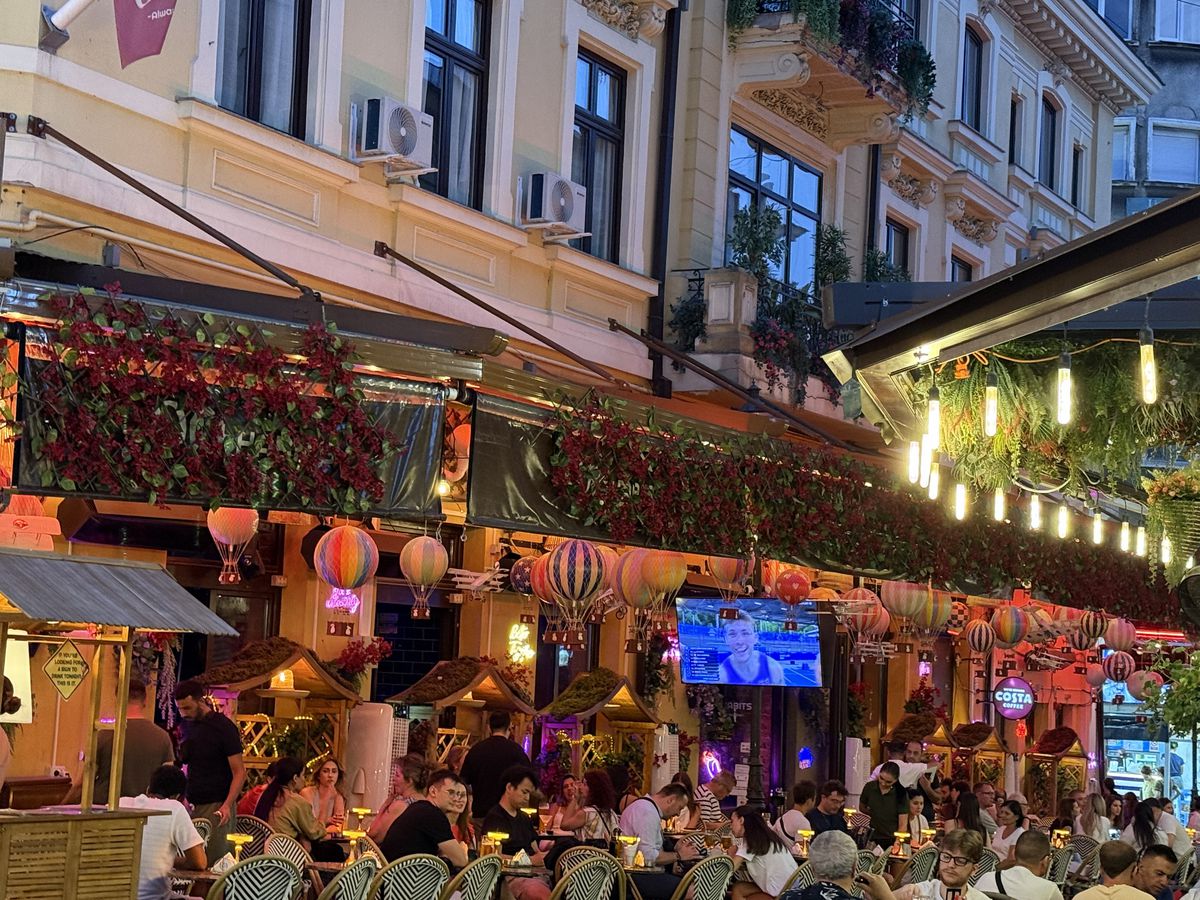 Shkendija – FCSB sau „Insula Iubirii”? » Care a fost raportul de forțe în Centrul Vechi din București: „Dă drumul la TV că începe!”