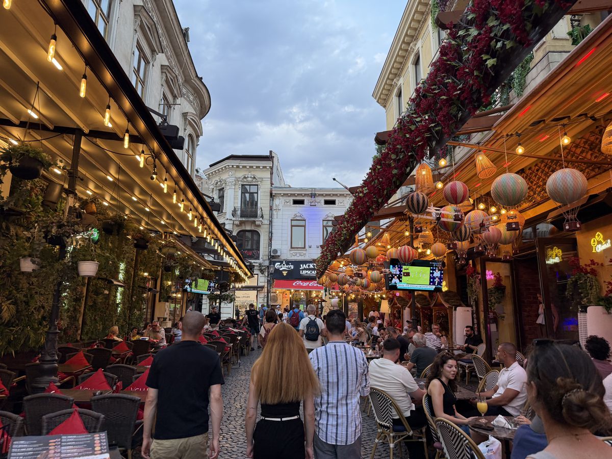 Shkendija – FCSB sau „Insula Iubirii”? » Care a fost raportul de forțe în Centrul Vechi din București: „Dă drumul la TV că începe!”