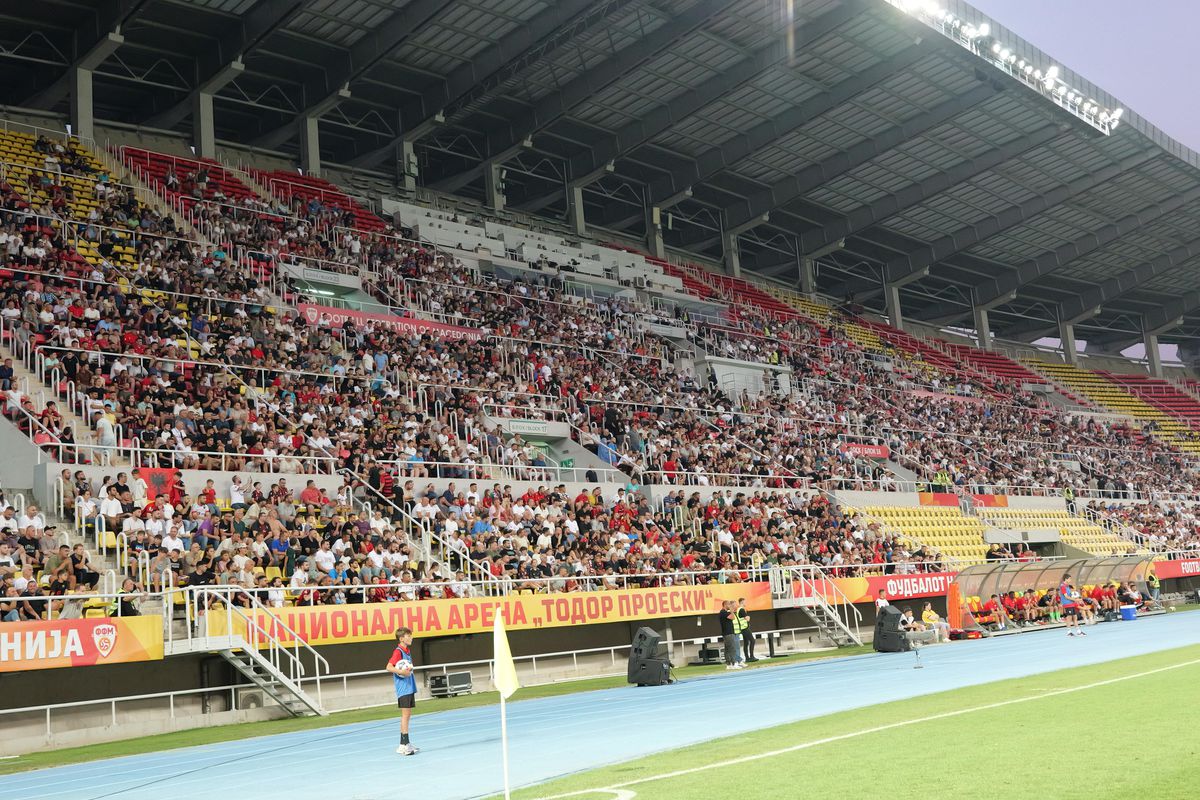 Val de ironii la adresa fotbaliștilor de la FCSB: „Vedete de carton”