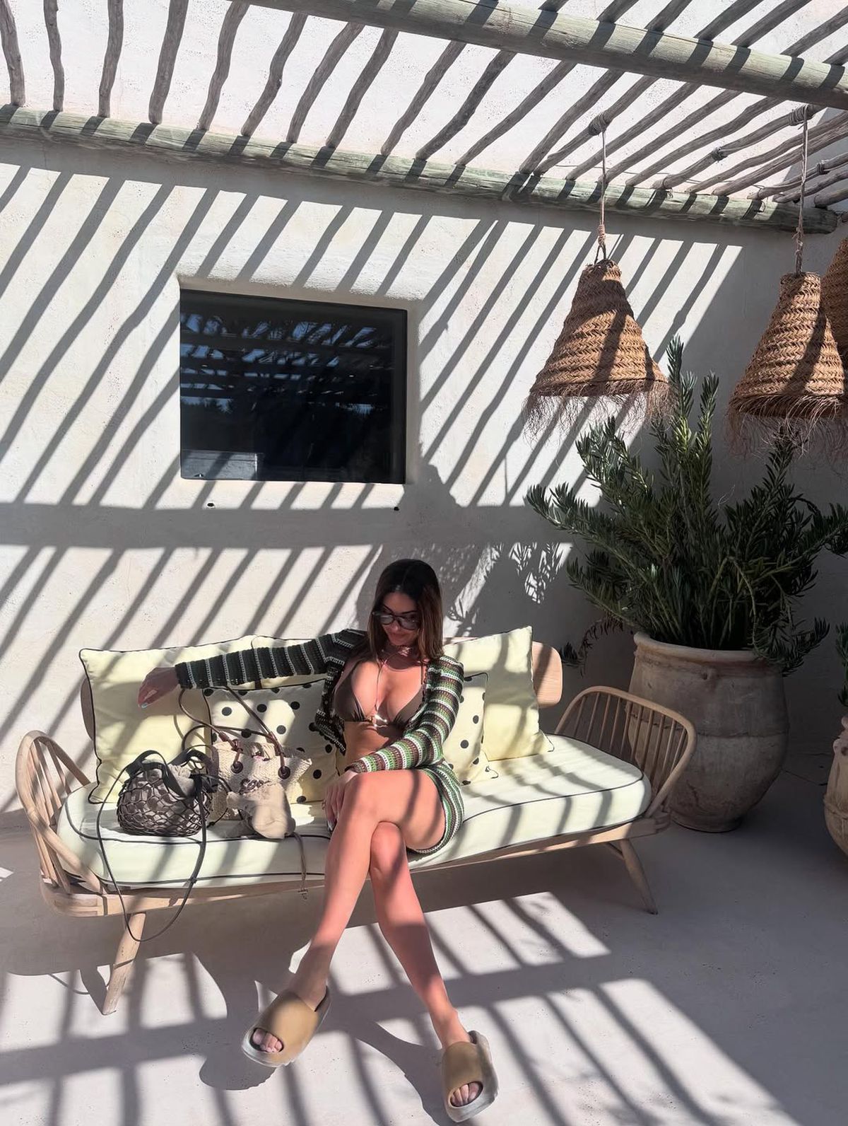 Surorile Mateuț au „incendiat” plaja în Ibiza: „Eres bonita, Nati”