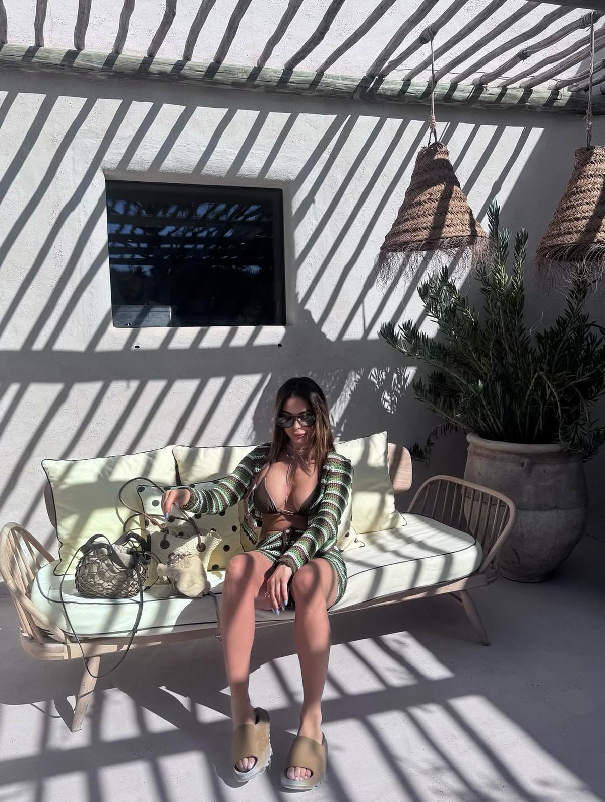 Surorile Mateuț au „incendiat” plaja în Ibiza: „Eres bonita, Nati”