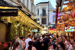 Shkendija – FCSB sau „Insula Iubirii”? » Care a fost raportul de forțe în Centrul Vechi din București: „Dă drumul la TV că începe!”