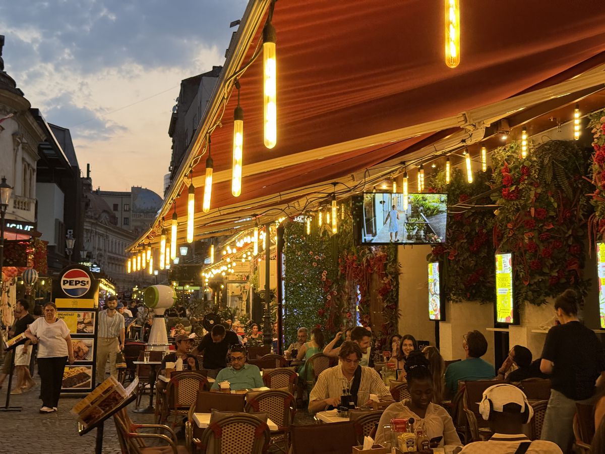 Shkendija – FCSB sau „Insula Iubirii”? Ce au preferat bucureștenii în Centrul Vechi