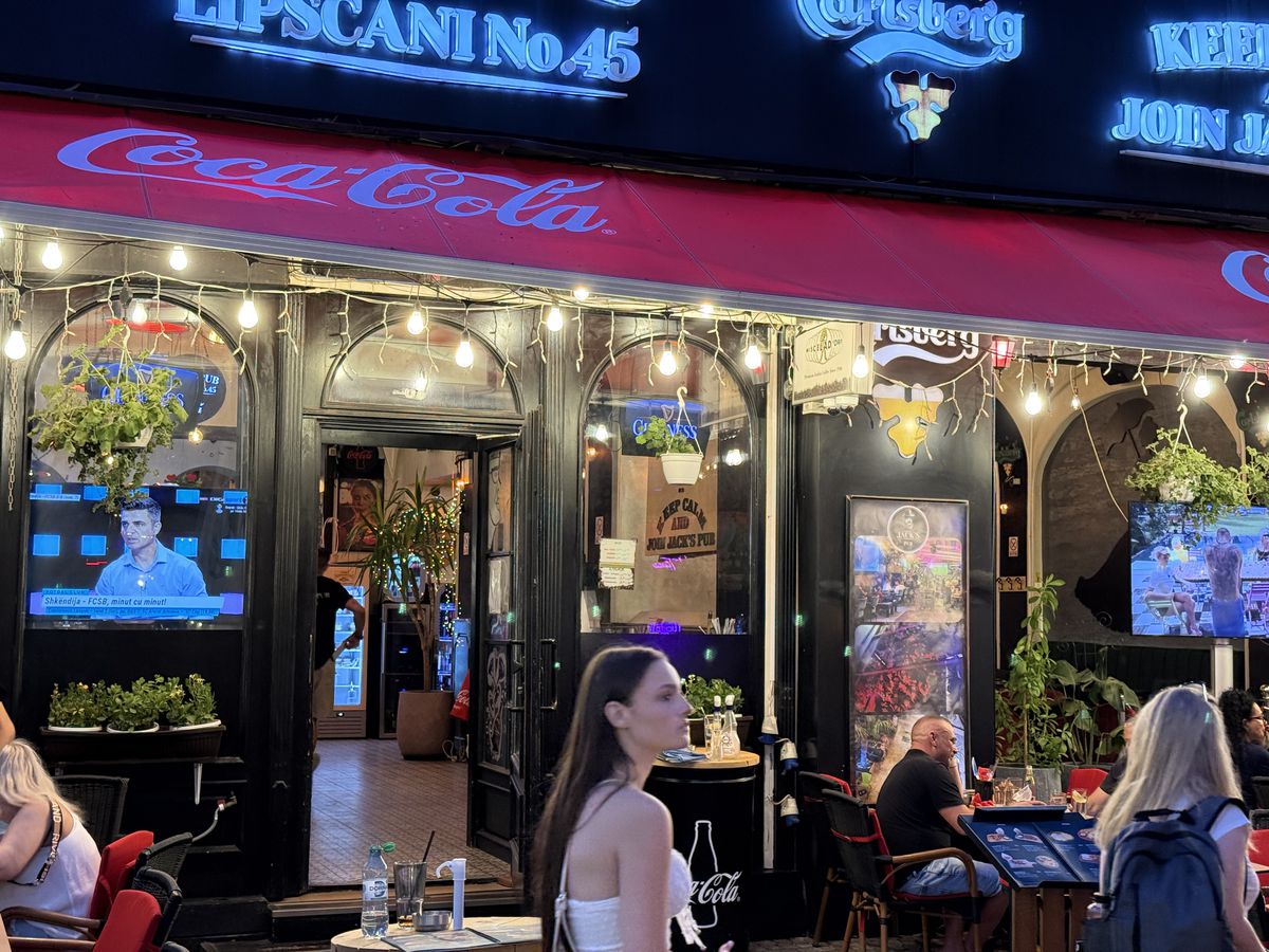 Shkendija – FCSB sau „Insula Iubirii”? Ce au preferat bucureștenii în Centrul Vechi