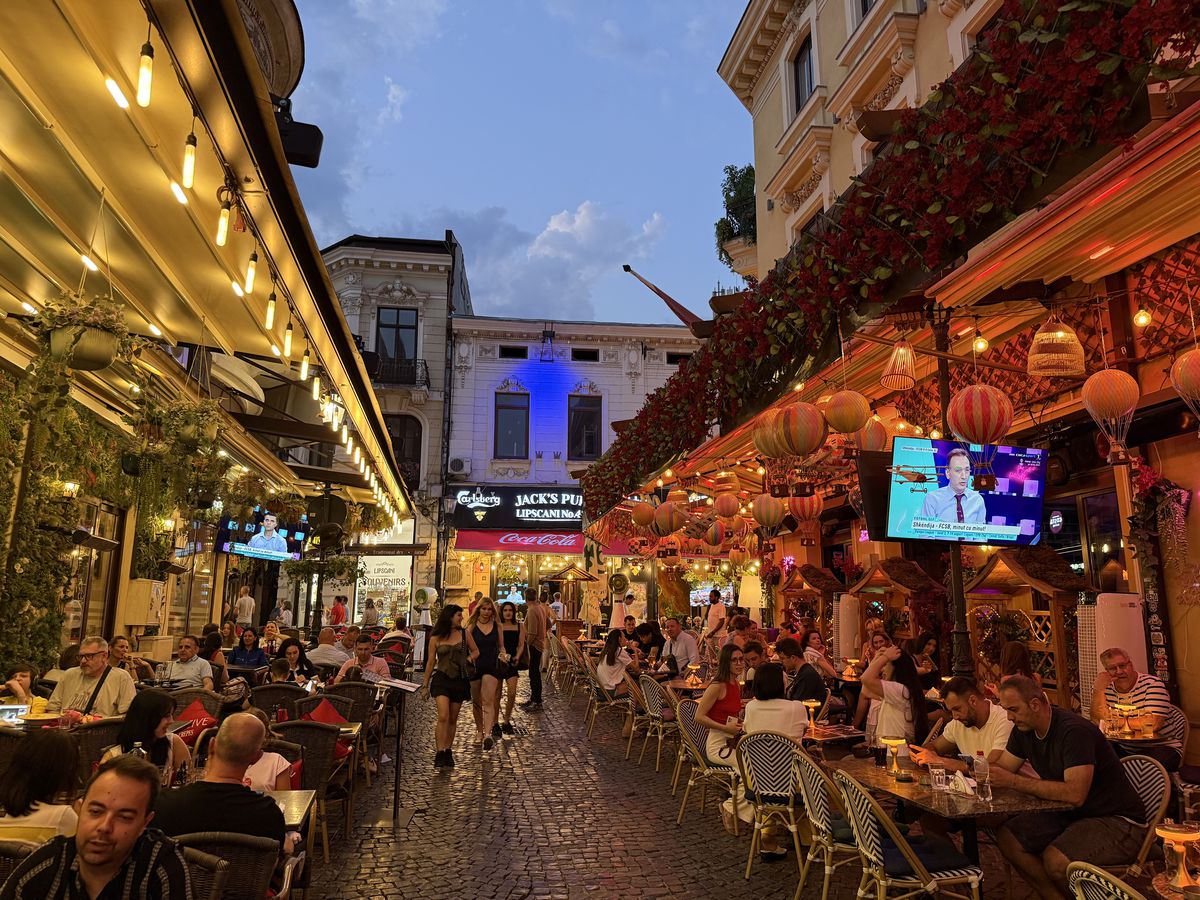 Shkendija – FCSB sau „Insula Iubirii”? Ce au preferat bucureștenii în Centrul Vechi