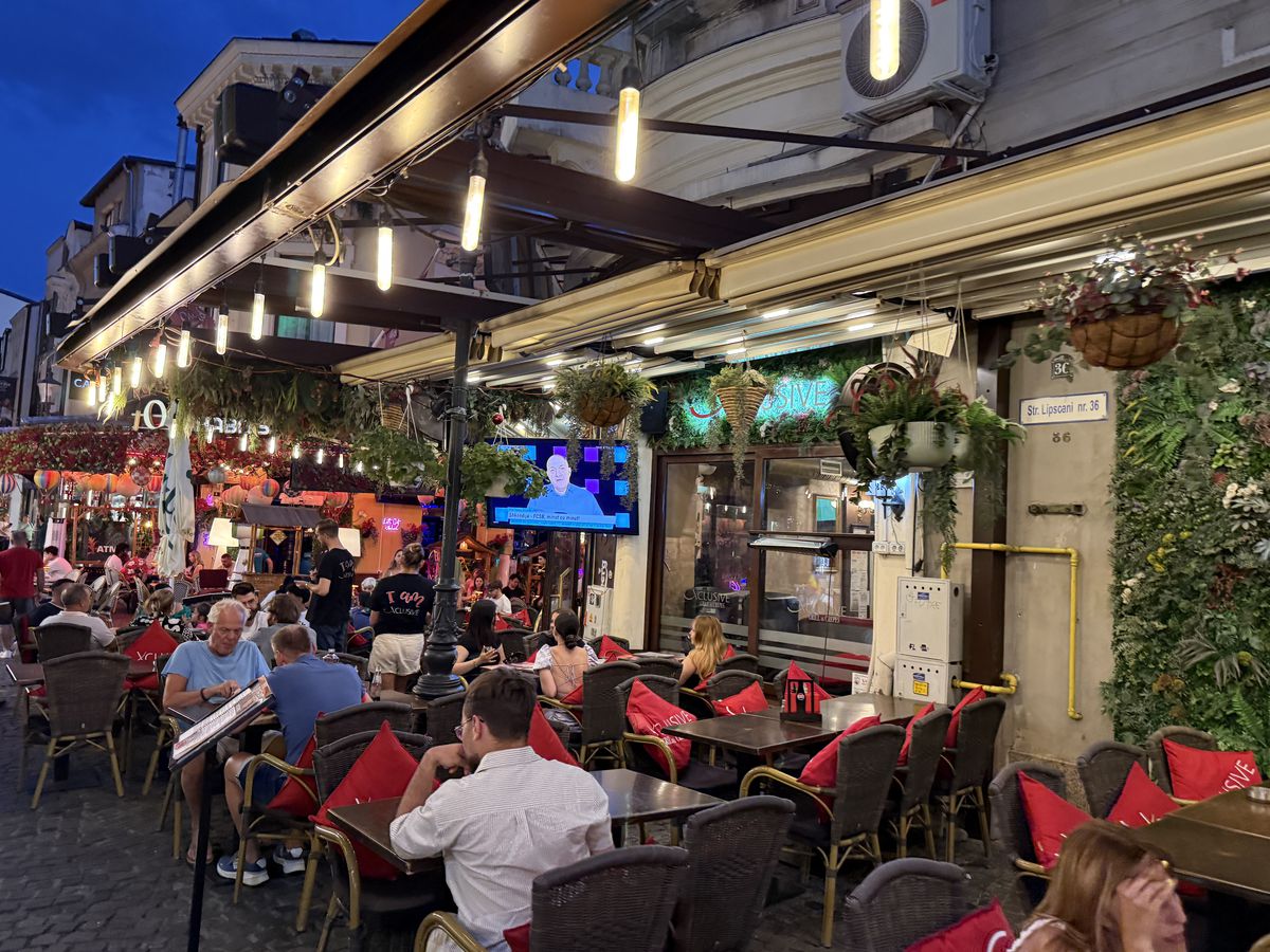 Shkendija – FCSB sau „Insula Iubirii”? Ce au preferat bucureștenii în Centrul Vechi