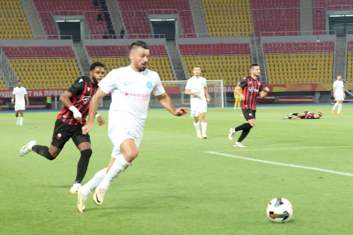 Val de ironii la adresa fotbaliștilor de la FCSB: „Vedete de carton”