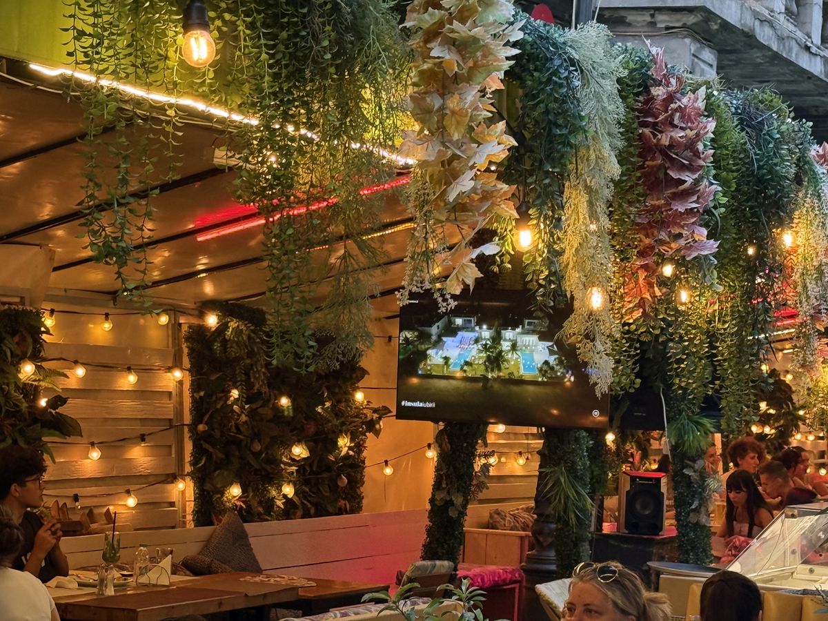 Shkendija – FCSB sau „Insula Iubirii”? » Care a fost raportul de forțe în Centrul Vechi din București: „Dă drumul la TV că începe!”