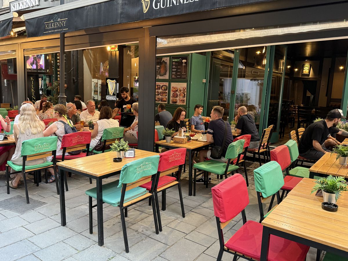 Shkendija – FCSB sau „Insula Iubirii”? Ce au preferat bucureștenii în Centrul Vechi