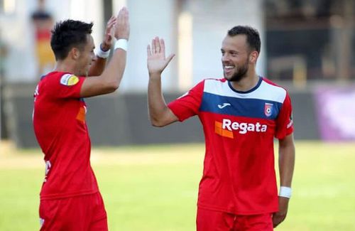 Negut, dreapta imaginii