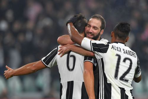 Sami Khedira (stânga), Higuain (centru) și Alex Sandro, la Juventus // foto: Guliver/gettyimages