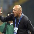 Leo Grozavu (53 de ani), antrenorul gazdelor, îl acuză pe arbitrul Radu Petrescu de rea intenție.