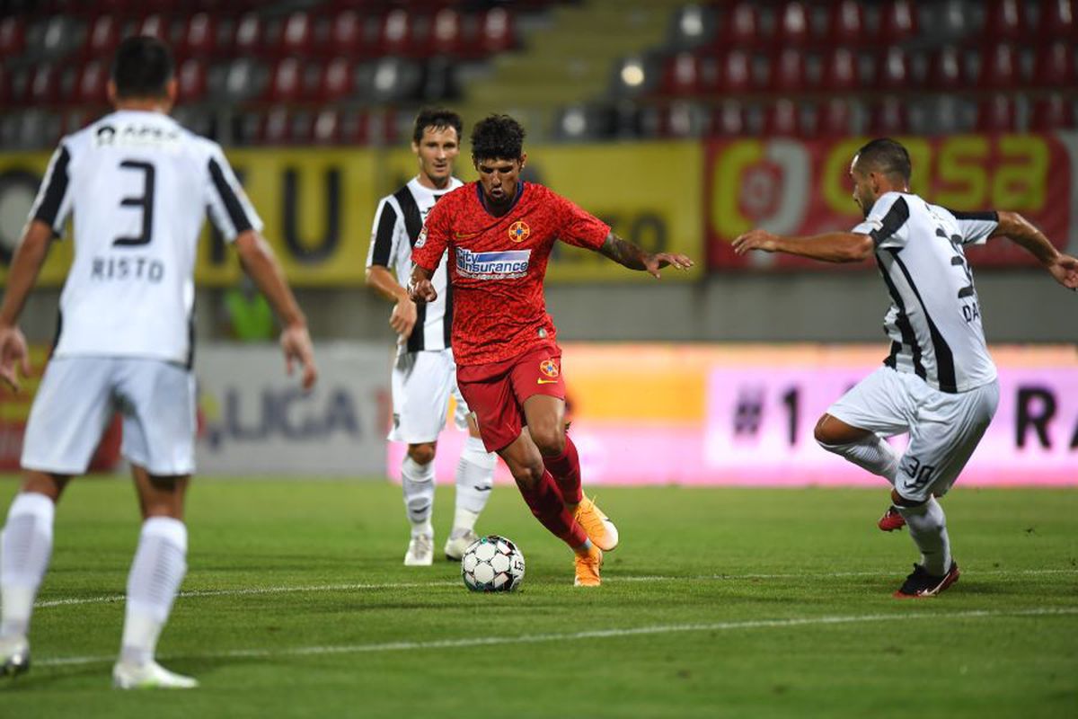 ASTRA - FCSB. Toni Petrea a făcut 3 schimbări la pauză: au intrat 2 debutanți la FCSB