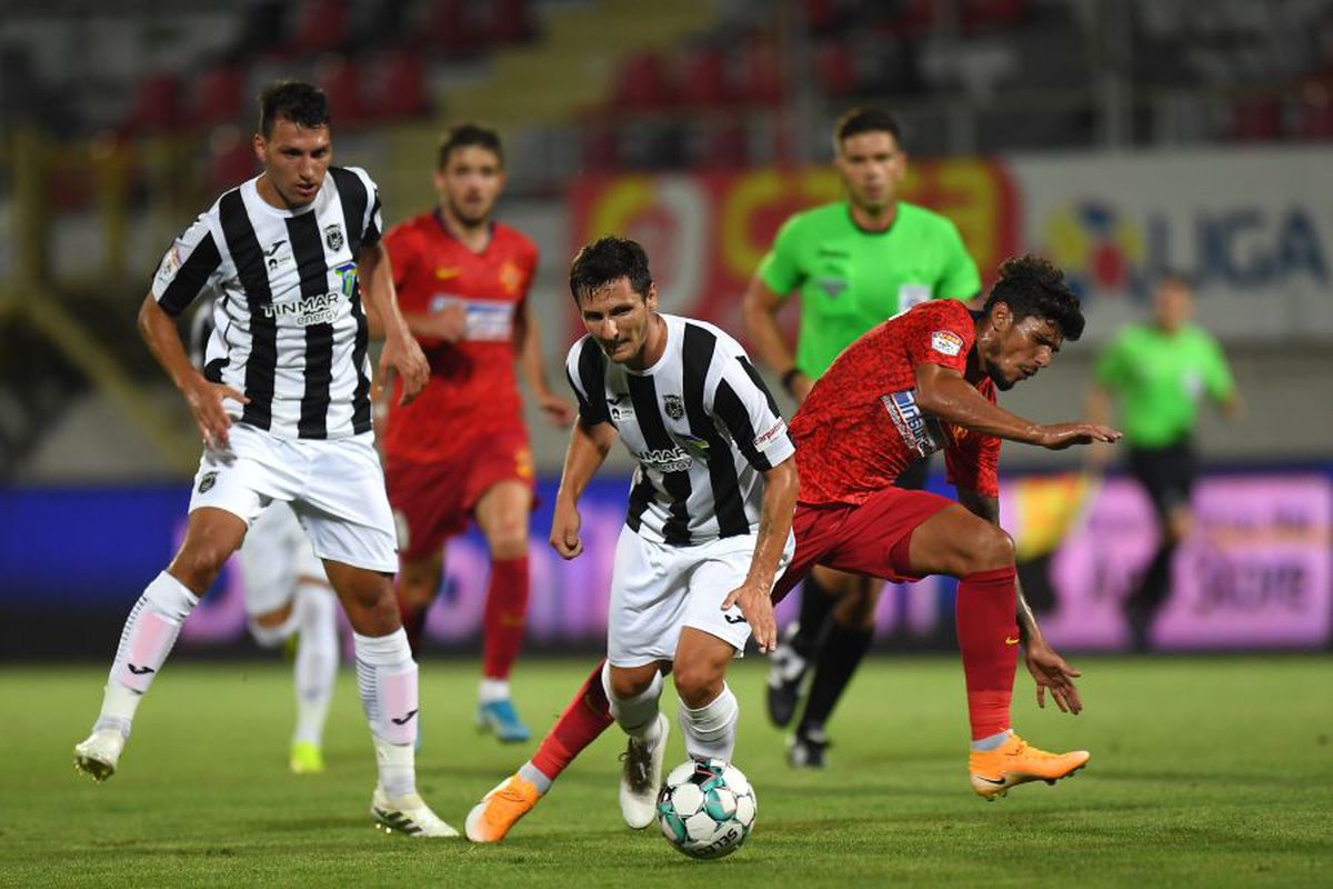 ASTRA - FCSB. Toni Petrea a făcut 3 schimbări la pauză: au intrat 2 debutanți la FCSB