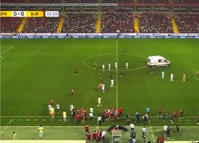 Clipe de panică în Turcia » Fabrice Nsakala s-a prăbușit pe gazon în Gaziantep - Beșiktaș, sub ochii lui Alin Toșca