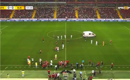 Fabrice Nsakala (31 de ani) se recuperează în spital, după ce s-a prăbușit pe teren în minutul 70 al dintre Gaziantep și Beșitaș, scor 0-0.