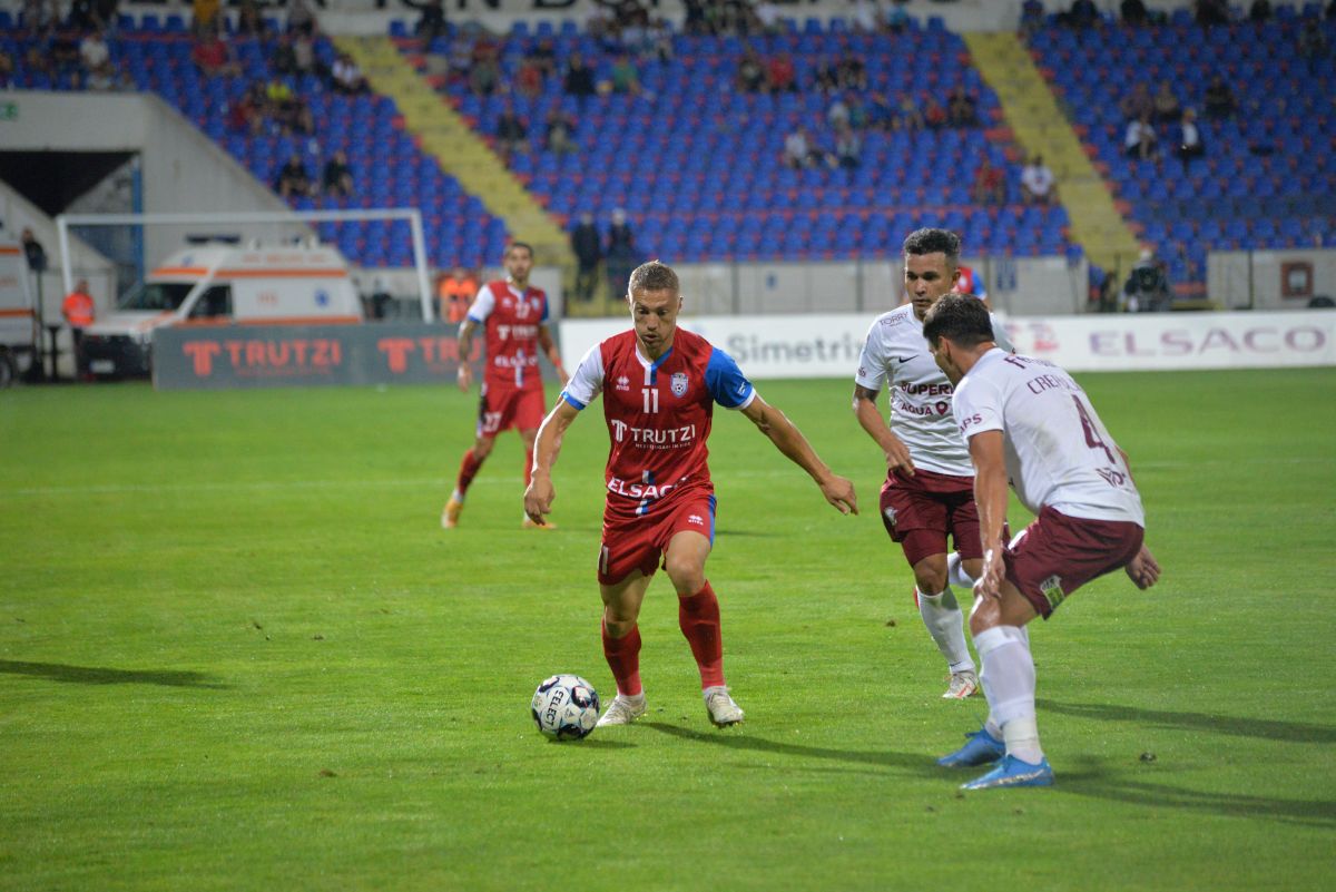 „Hoții, hoții!” » 3 faze controversate în Botoșani - Rapid: două „roșii” neacordate