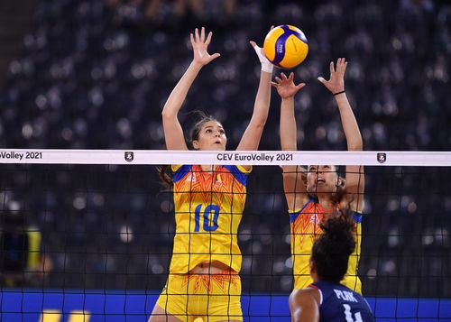 Denisa Ionescu (10), centrul naționalei, spune că echipa României trebuie să fie mai constantă, să joace așa cum a făcut-o cu Turcia și Olanda pentru a avea șansă la calificare.